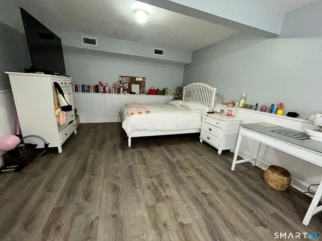 39 Asia Circle, Bridgeport, CT 06610