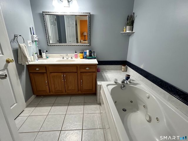 39 Asia Circle, Bridgeport, CT 06610