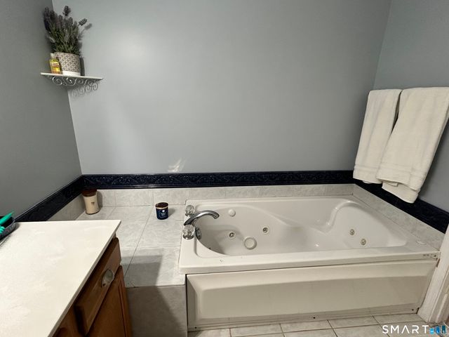 39 Asia Circle, Bridgeport, CT 06610