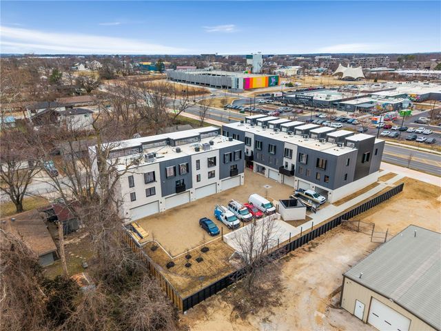 836 SE 8th Street, Bentonville, AR 72712