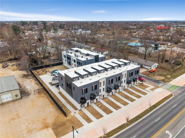 836 SE 8th Street, Bentonville, AR 72712