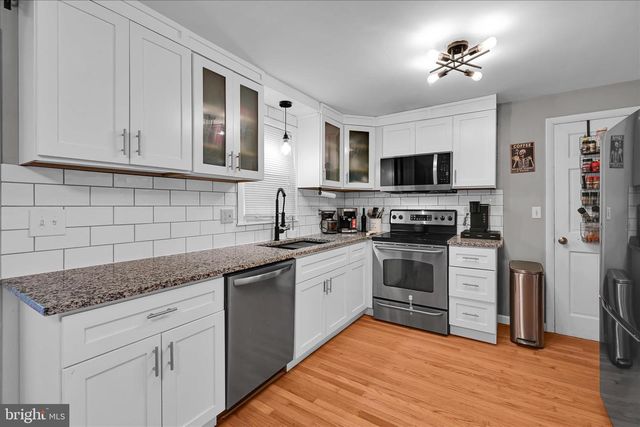 108 S WAYNE ST, Robesonia, PA 19551