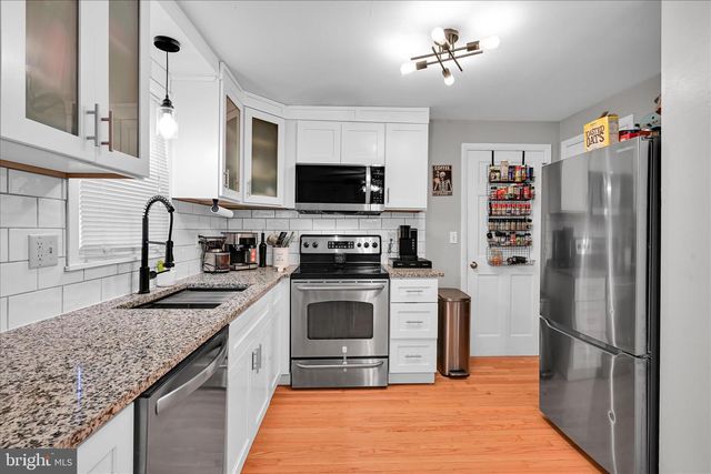 108 S WAYNE ST, Robesonia, PA 19551