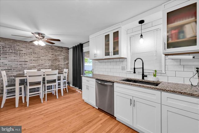 108 S WAYNE ST, Robesonia, PA 19551