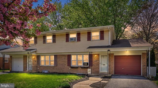 108 S WAYNE ST, Robesonia, PA 19551