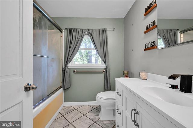 108 S WAYNE ST, Robesonia, PA 19551
