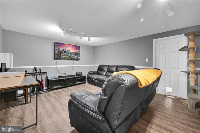 108 S WAYNE ST, Robesonia, PA 19551