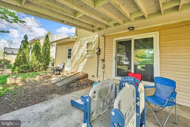108 S WAYNE ST, Robesonia, PA 19551