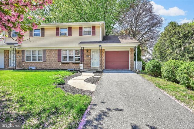 108 S WAYNE ST, Robesonia, PA 19551