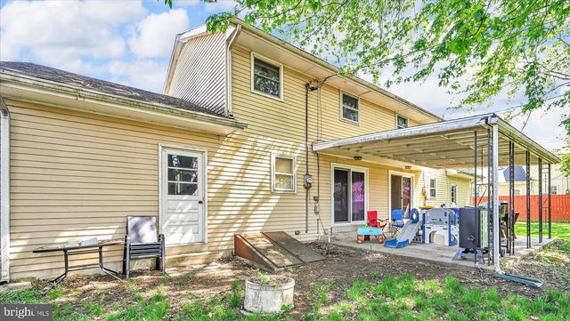 108 S WAYNE ST, Robesonia, PA 19551