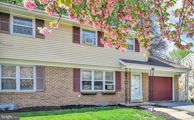 108 S WAYNE ST, Robesonia, PA 19551