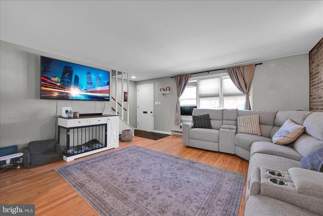 108 S WAYNE ST, Robesonia, PA 19551