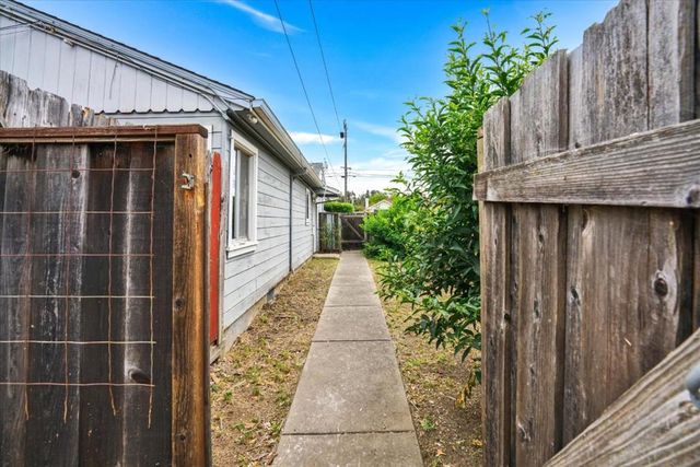 20583 Cambridge Avenue, Hayward, CA 94541