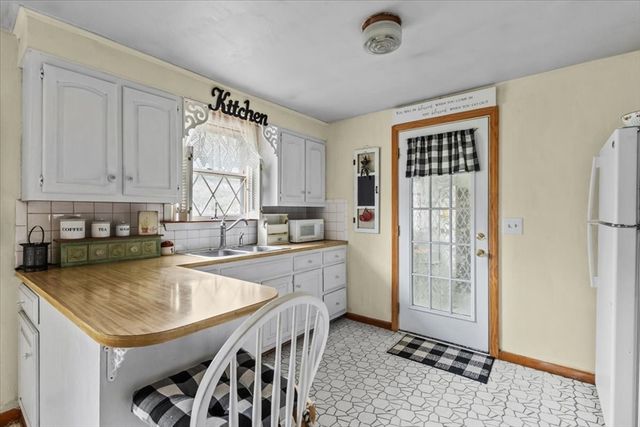 57 Carver Dr, Bridgewater, MA 02324