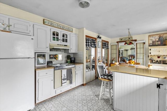 57 Carver Dr, Bridgewater, MA 02324