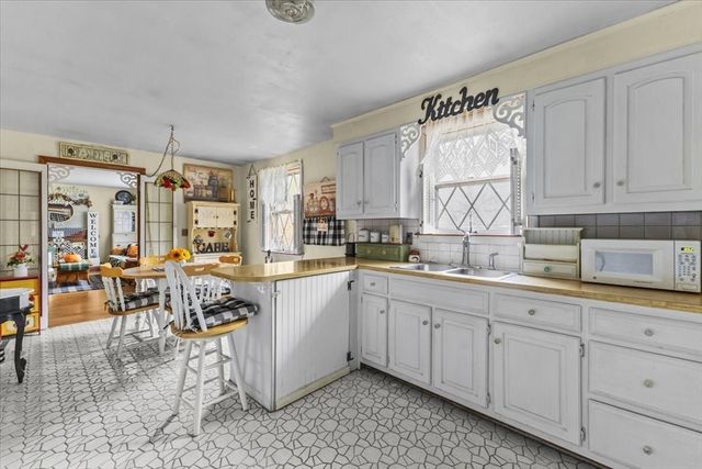 57 Carver Dr, Bridgewater, MA 02324