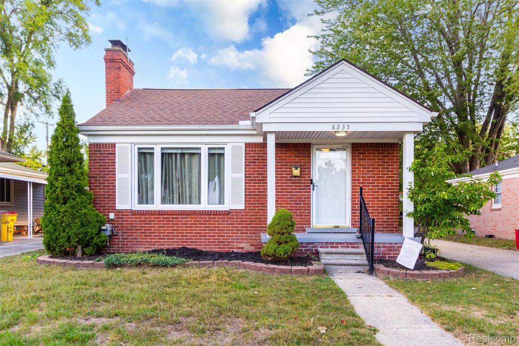 8235 Mackay Court, Utica, MI 48317