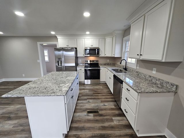 742 Laws Rd, Mcminnville, TN 37110