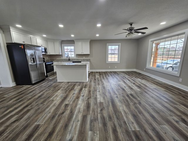 742 Laws Rd, Mcminnville, TN 37110