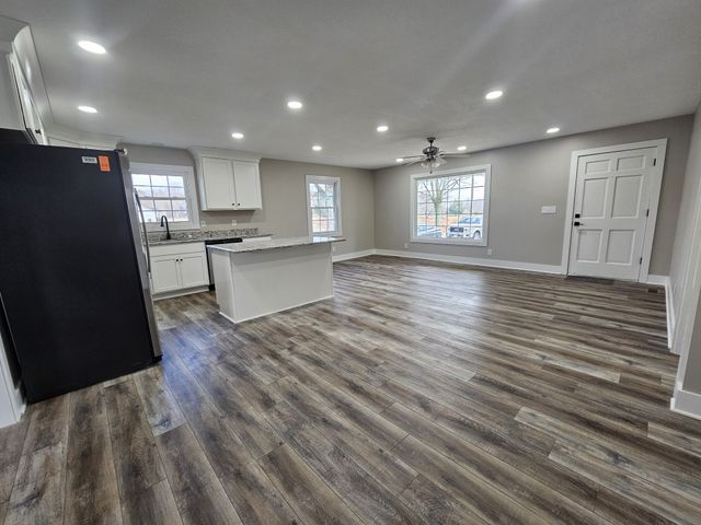 742 Laws Rd, Mcminnville, TN 37110