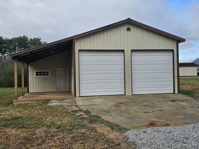 742 Laws Rd, Mcminnville, TN 37110