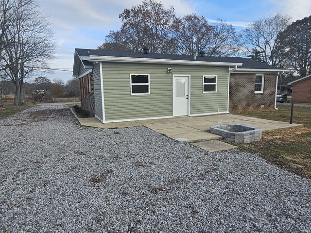 742 Laws Rd, Mcminnville, TN 37110