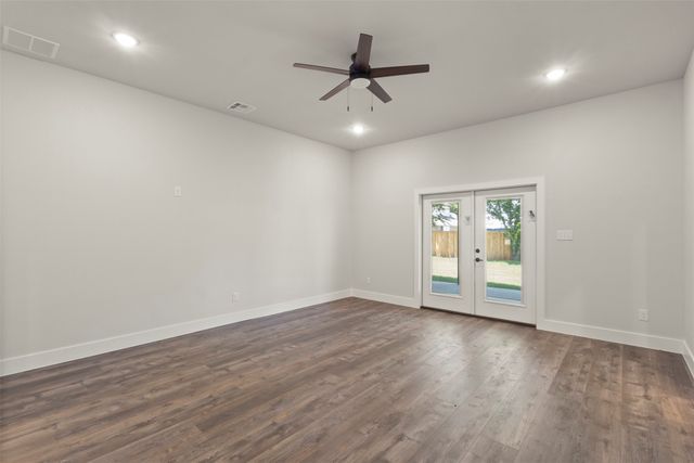 621 Oaklawn Drive, River Oaks, TX 76114