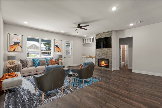 621 Oaklawn Drive, River Oaks, TX 76114
