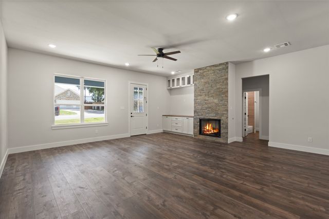 621 Oaklawn Drive, River Oaks, TX 76114
