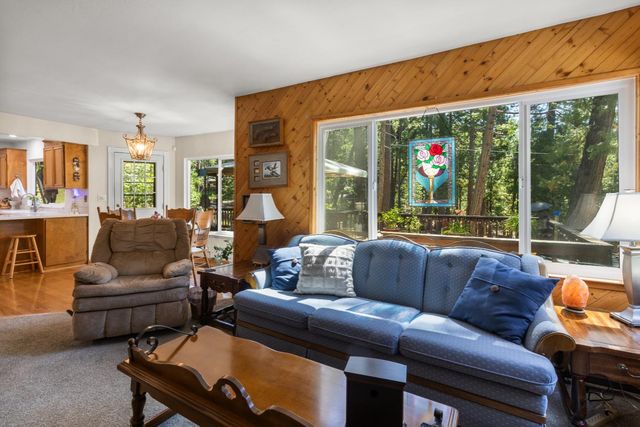 2398 Country Club Dr, Arnold, CA 95223