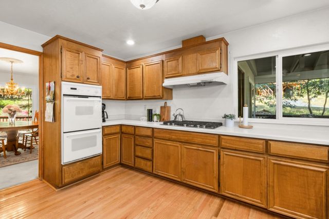 2398 Country Club Dr, Arnold, CA 95223
