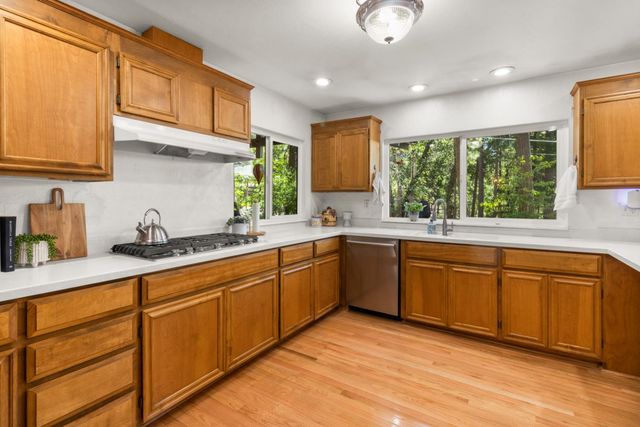 2398 Country Club Dr, Arnold, CA 95223