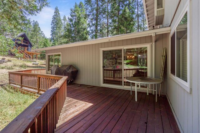 2398 Country Club Dr, Arnold, CA 95223