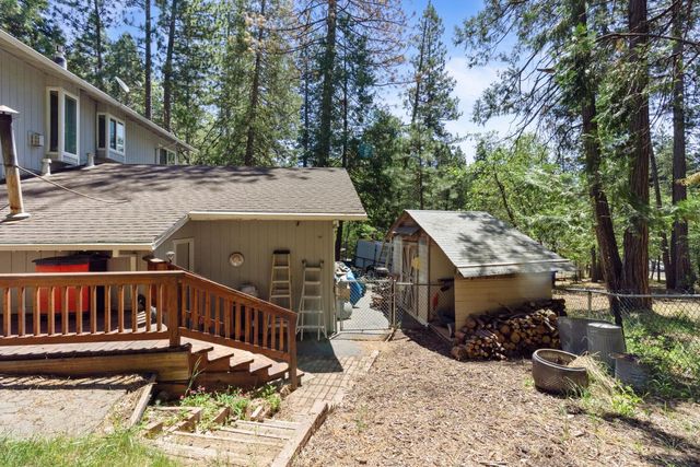 2398 Country Club Dr, Arnold, CA 95223