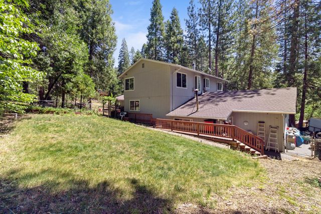 2398 Country Club Dr, Arnold, CA 95223