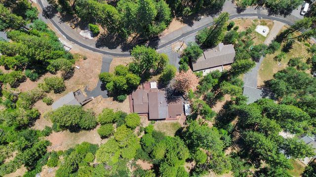 2398 Country Club Dr, Arnold, CA 95223