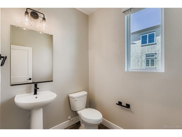 15527 W Washburn Dr, Lakewood, CO 80228