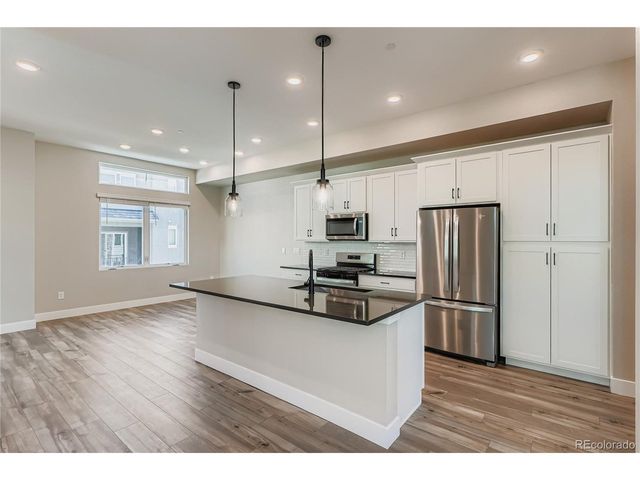 15527 W Washburn Dr, Lakewood, CO 80228