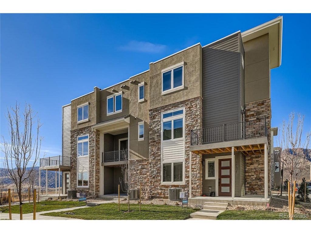 15527 W Washburn Dr, Lakewood, CO 80228