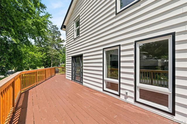 8 E Green Road, Rock Tavern, NY 12575