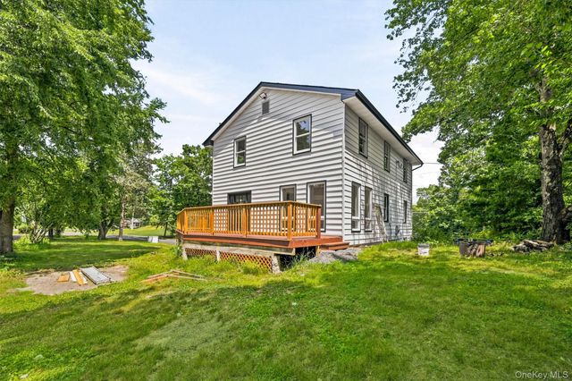 8 E Green Road, Rock Tavern, NY 12575