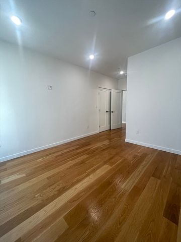 267 Old Colony Ave 414, Boston, MA 02127