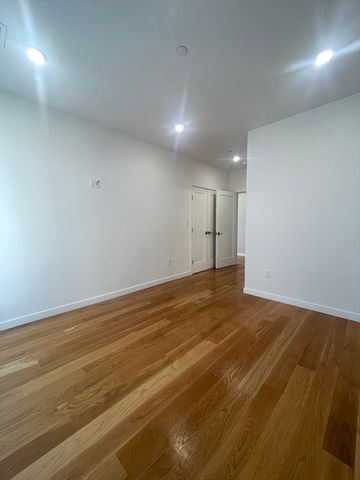 267 Old Colony Ave 414, Boston, MA 02127