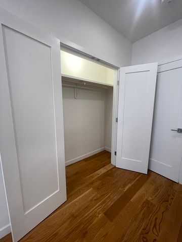 267 Old Colony Ave 414, Boston, MA 02127