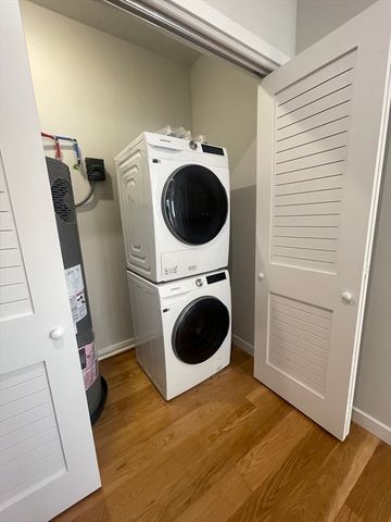 267 Old Colony Ave 414, Boston, MA 02127