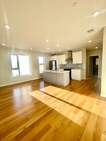 267 Old Colony Ave 414, Boston, MA 02127