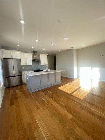 267 Old Colony Ave 414, Boston, MA 02127