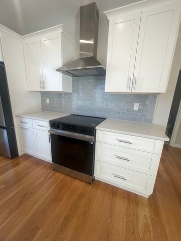 267 Old Colony Ave 414, Boston, MA 02127