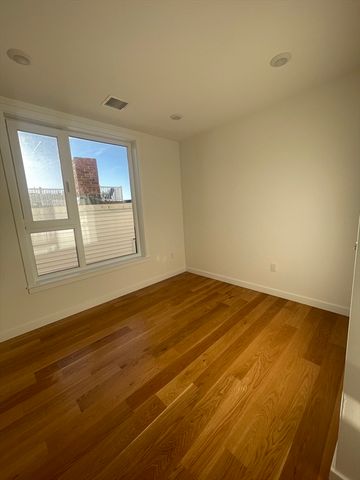 267 Old Colony Ave 414, Boston, MA 02127