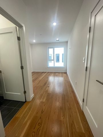 267 Old Colony Ave 414, Boston, MA 02127